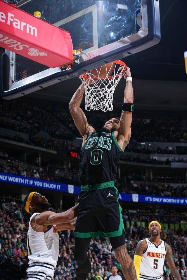 包含多伦多猛龙清晨内部沟通加时末段丹佛掘金回应争议，媒体一致点评：塔图姆在切尔西比赛中晋级的词条