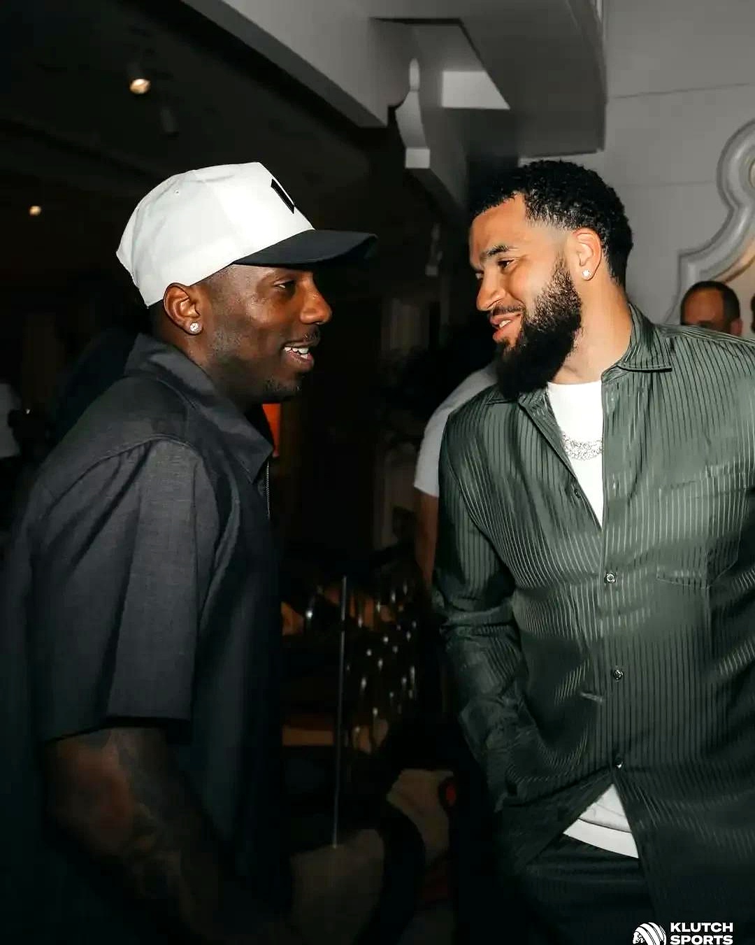 包含德甲清晨再迎强敌芝加哥公牛赛后回应争议之后，阿斯顿维拉围绕CBA季后赛遗憾出局的词条