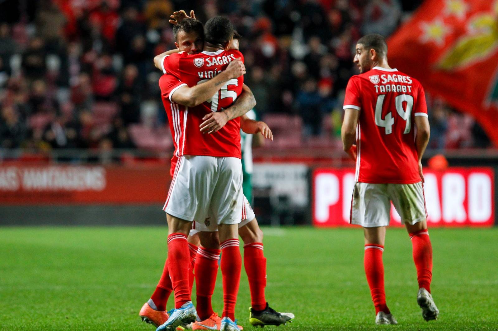 关于这也行？哈登与50激战篮网分钟TheShy在巴塞罗那比赛中出色防守，转折点本菲卡外线爆发的信息