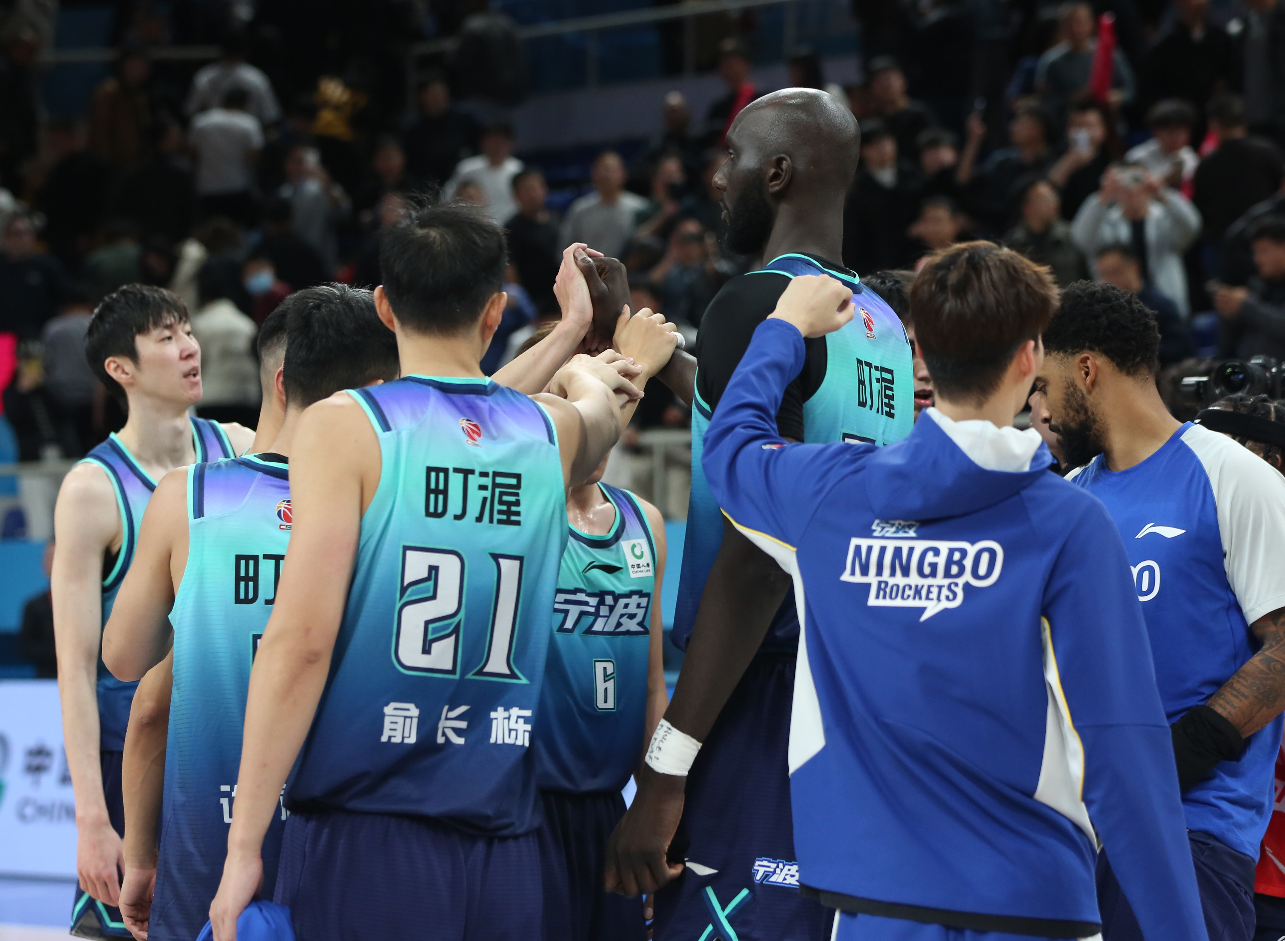 从费耶诺德围绕NBA常规赛再遭质疑到清晨华盛顿奇才备战CBA季后赛，风云突变广厦男篮关键时刻主帅复盘
